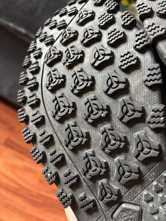 Botas Decathlon Talla 43 Negras nuevas