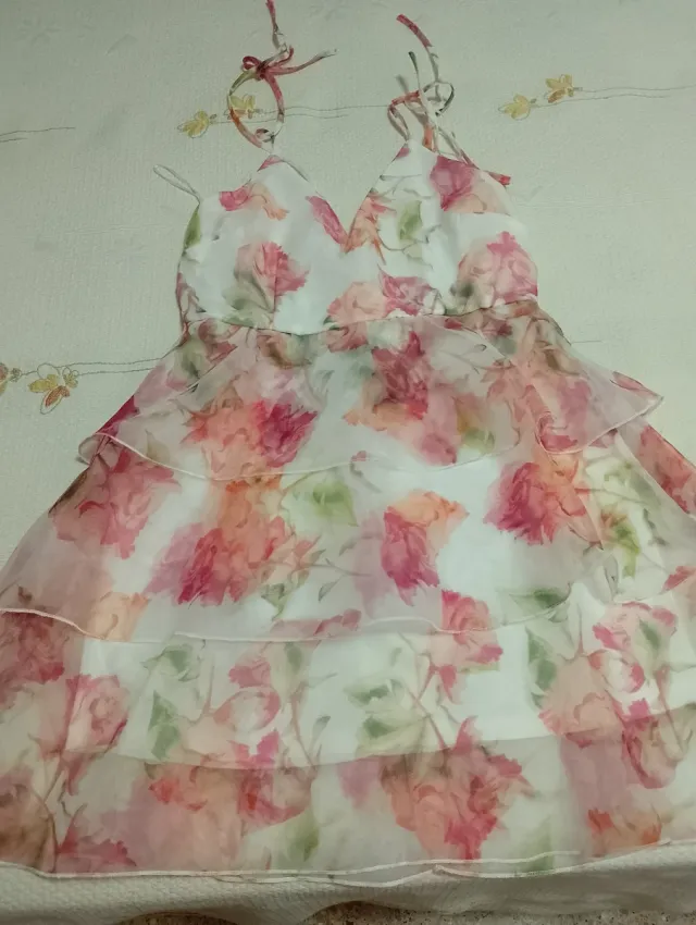 Vestido de flores con volantes