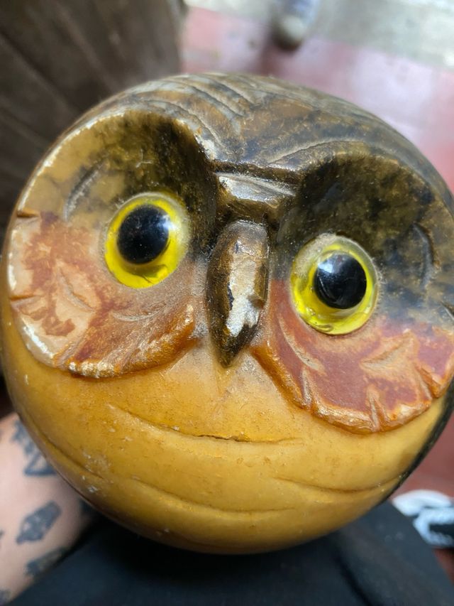 Búho de mármol decorativo