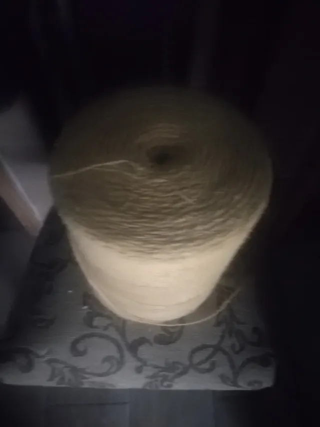 Carrete de hilo de yute