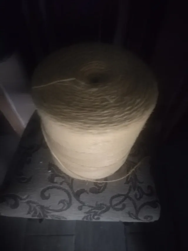 Carrete de hilo de yute