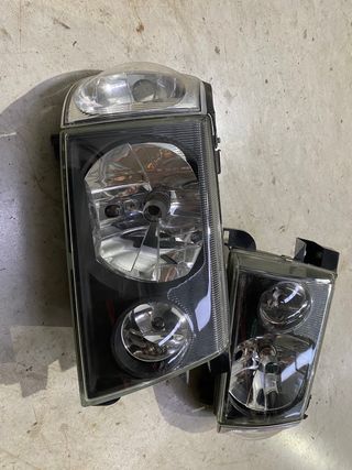 Faro Nissan Terrano
