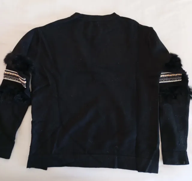 Jersey negro con detalles en mangas