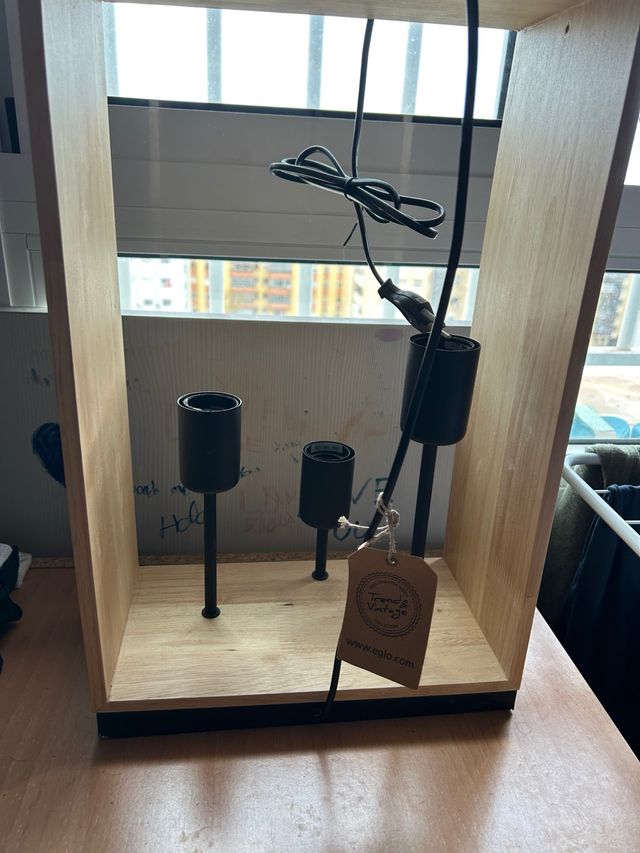 Lámpara de mesa Eglo madera y metal