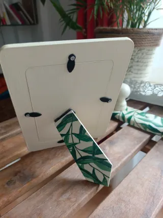 Conjunto perchero y marco fotos hojas verdes