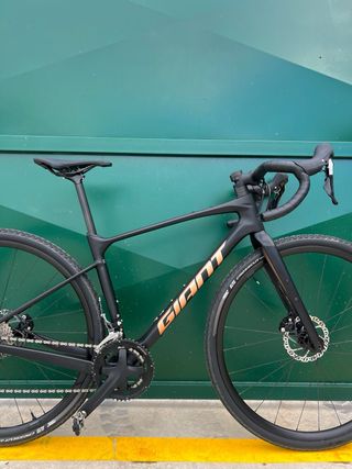 Giant Revolt Advanced Carbono como NUEVA