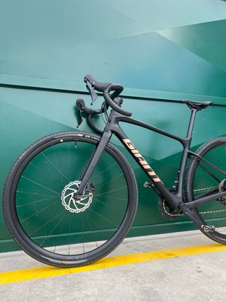 Giant Revolt Advanced Carbono como NUEVA