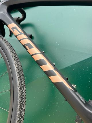 Giant Revolt Advanced Carbono como NUEVA