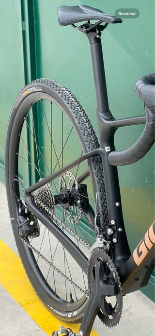 como NUEVA Giant Revolt Advanced de CARBONO.