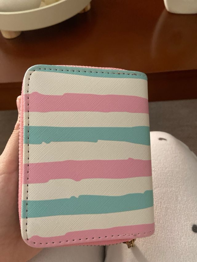 Monedero con rayas y frase Live your dream