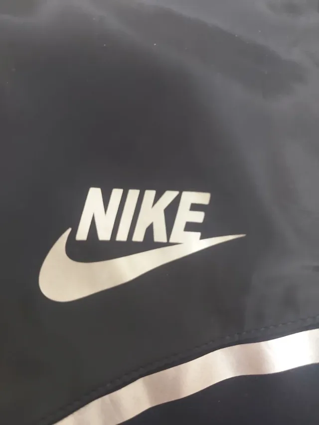 Chaqueta Nike con cremallera y capucha c