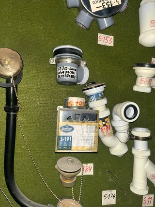 Varios tubos para fregaderos y lavabos