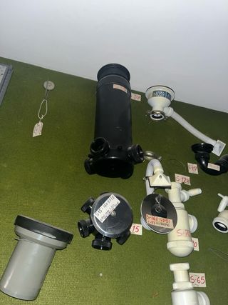 Varios tubos para fregaderos y lavabos