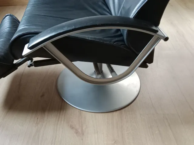 Sillón relax piel negro con reposapiés