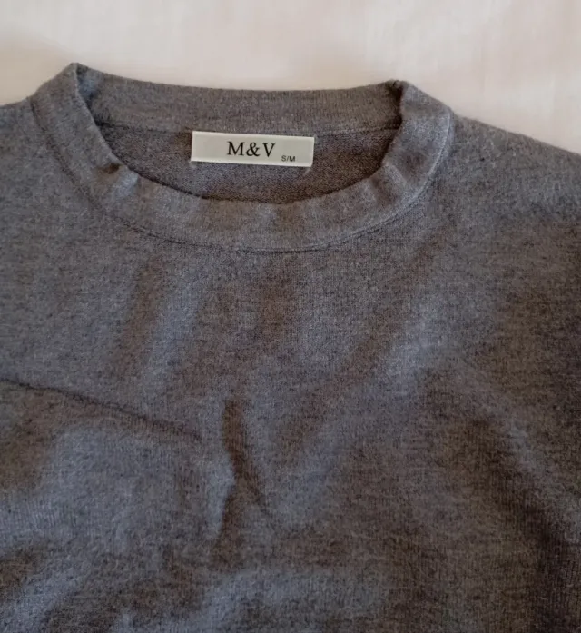 Jersey M&V gris con detalles de pelo
