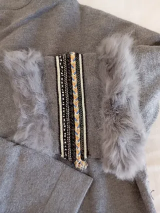 Jersey M&V gris con detalles de pelo