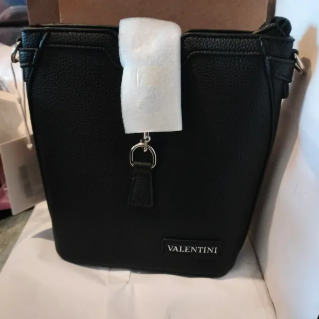 Bolso negro Valentini con broche de seguridad