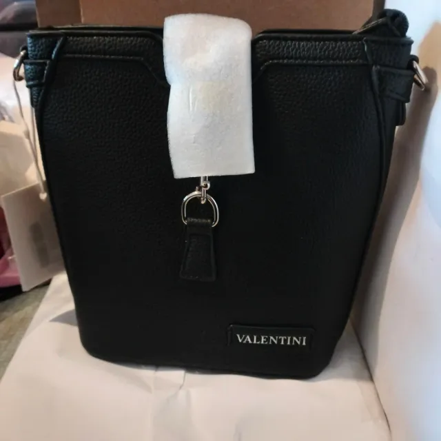 Bolso negro Valentini con broche de seguridad
