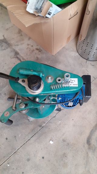 Máquina para hacer latas