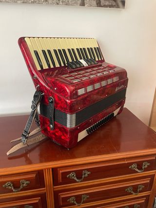 Acordeón Baile Rojo