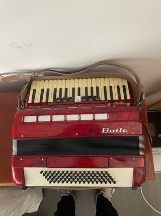 Acordeón Baile Rojo