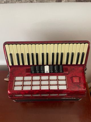 Acordeón Baile Rojo