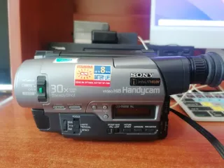 Sony Handycam Hi8 TR820E - Funzionante