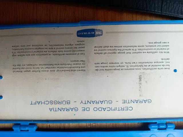 Calibrador pié de rey METRIC con estuche