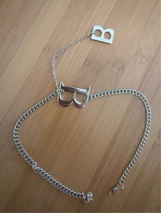 Short chain with letter B for jeans or bags