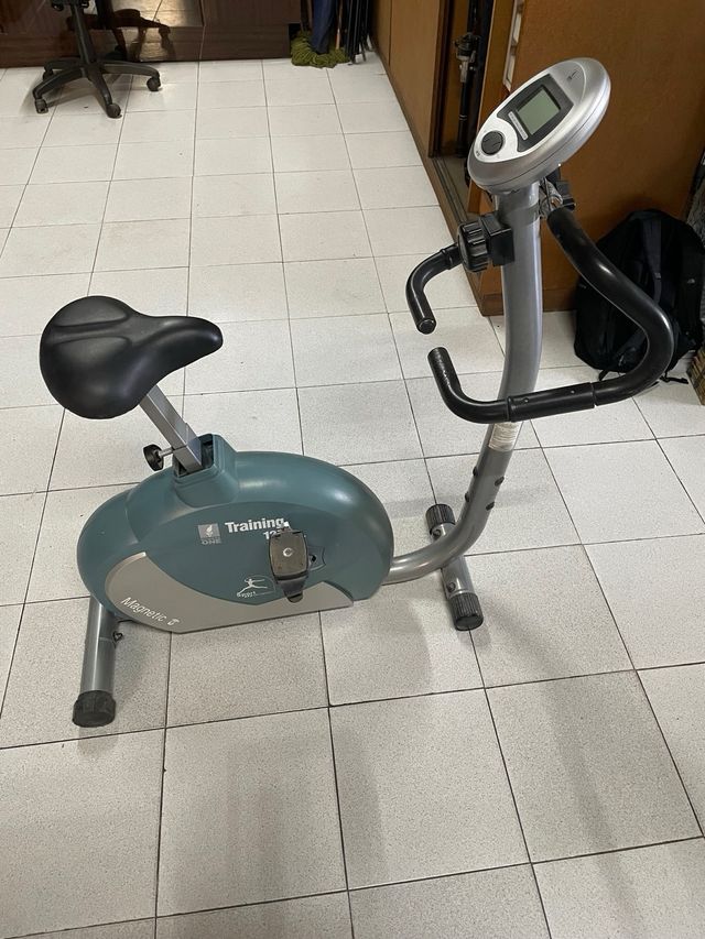 Bicicleta Estática Training 12.7
