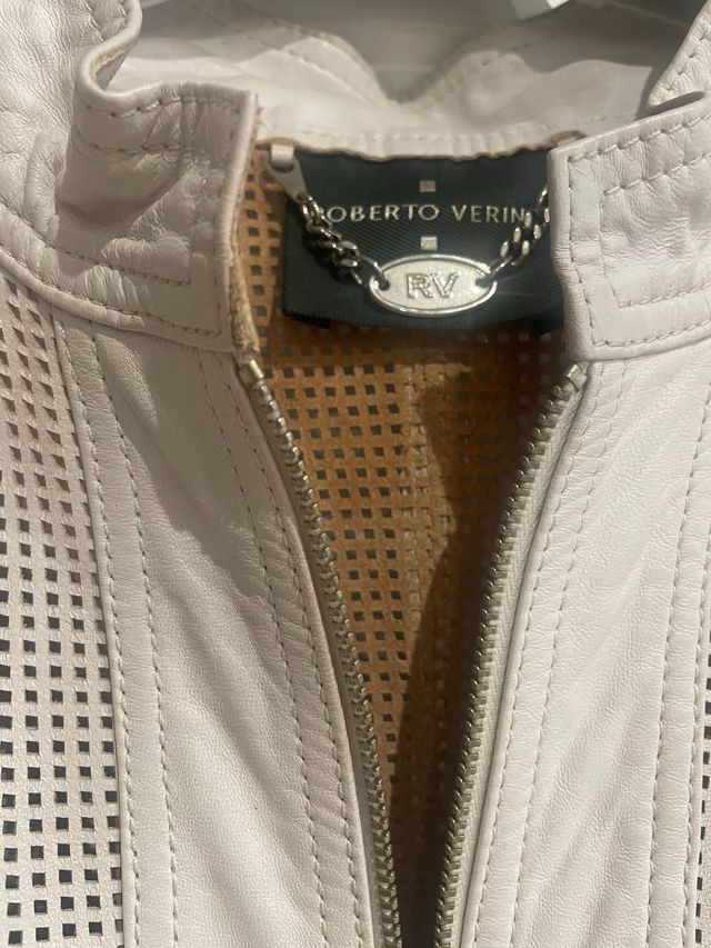 Cazadora cuero perforada color crudo