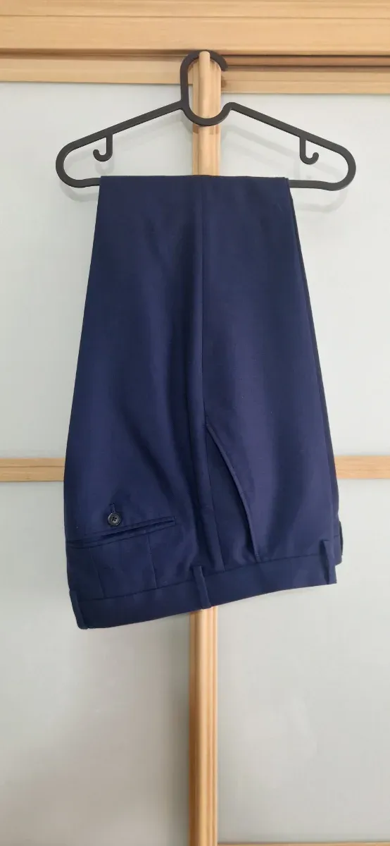 Traje azul marino con forro estampado