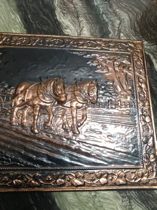 Cuadro de latón antiguo: Caballos y granja