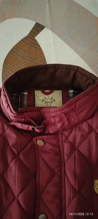 Chaleco acolchado burdeos