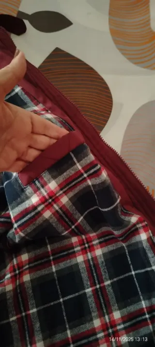 Chaleco acolchado burdeos