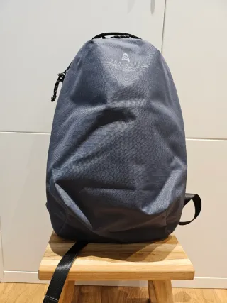 Mochila Scalpers gris y negra