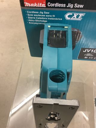 Sierra Caladora Makita JV101DZ Nueva( sin bateria