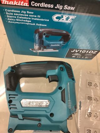 Sierra Caladora Makita JV101DZ Nueva( sin bateria