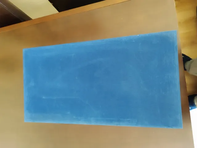 Cubertería de metal dorada y plateada