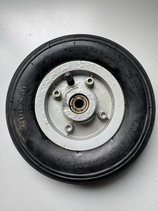 Llanta y neumatico patinete