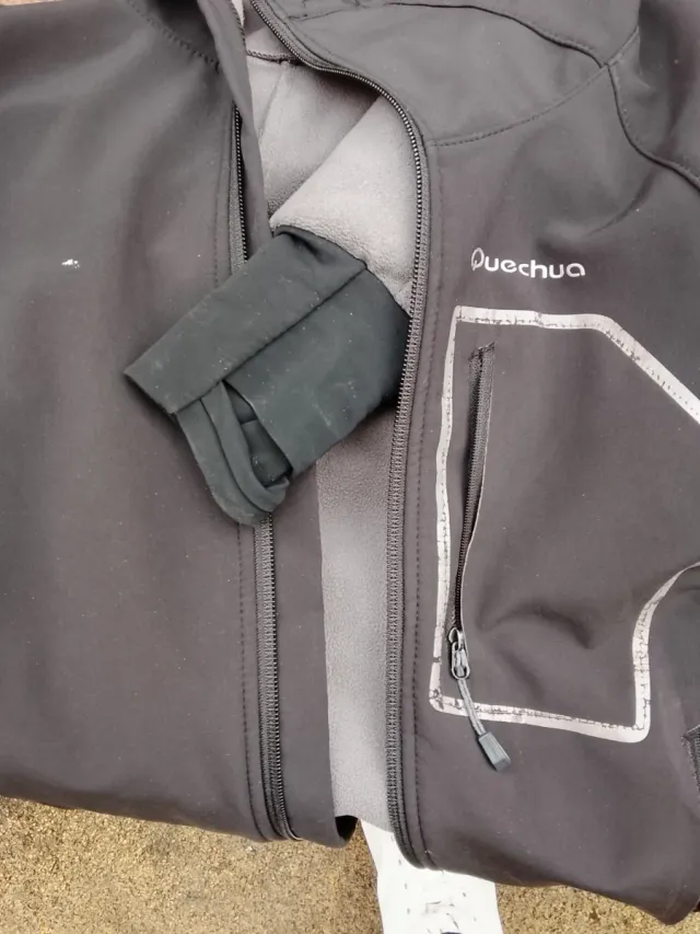 Chaqueta Quechua Negra y Gris