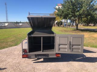 Remolque caja cerrada para perros