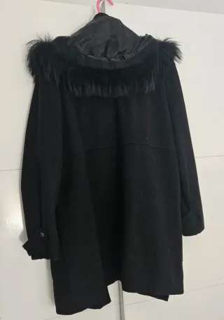 Abrigo Tintoretto Negro con Capucha y Pelo