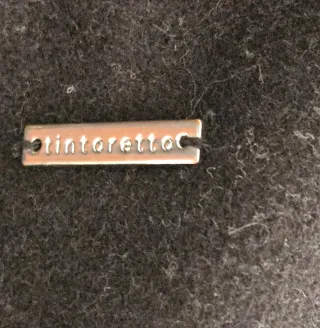 Abrigo Tintoretto Negro con Capucha y Pelo