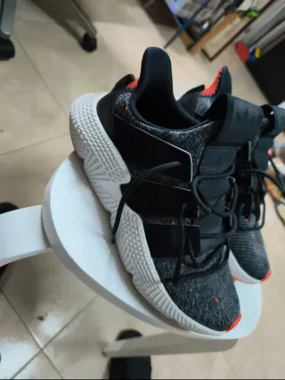 Zapatillas Adidas Negras y Naranjas