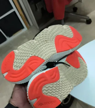 Zapatillas Adidas Negras y Naranjas