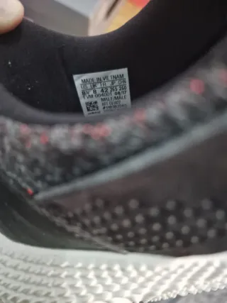 Zapatillas Adidas Negras y Naranjas