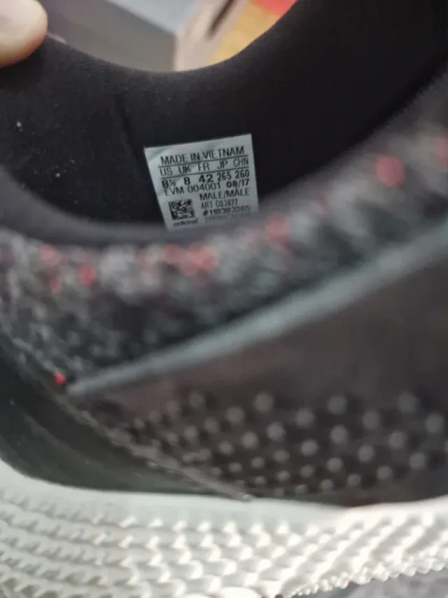 Zapatillas Adidas Negras y Naranjas