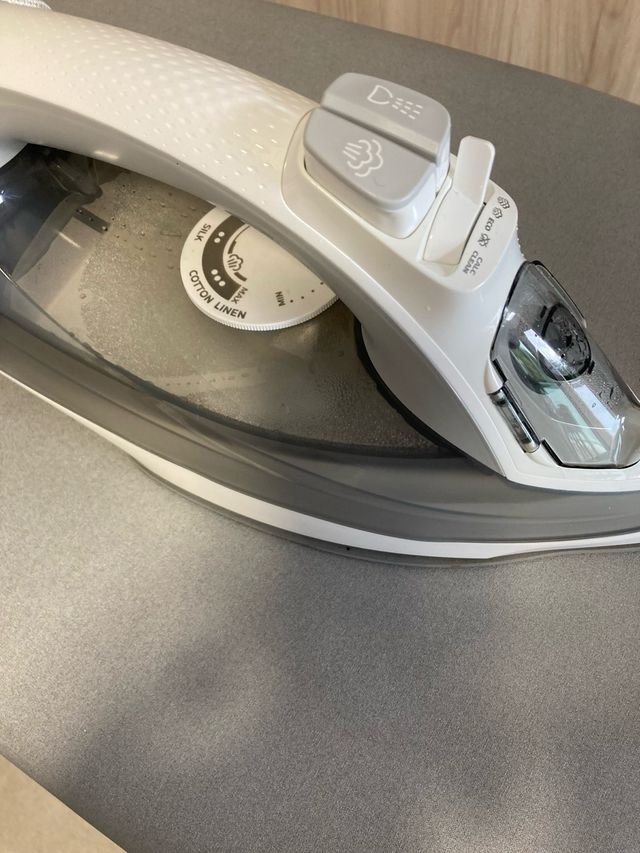 Tabla de planchar Ráyen y plancha Philips