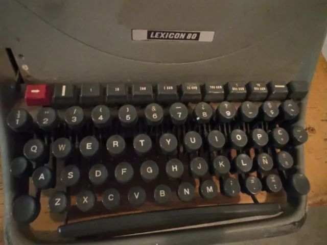 Máquina de escribir Olivetti Hispano